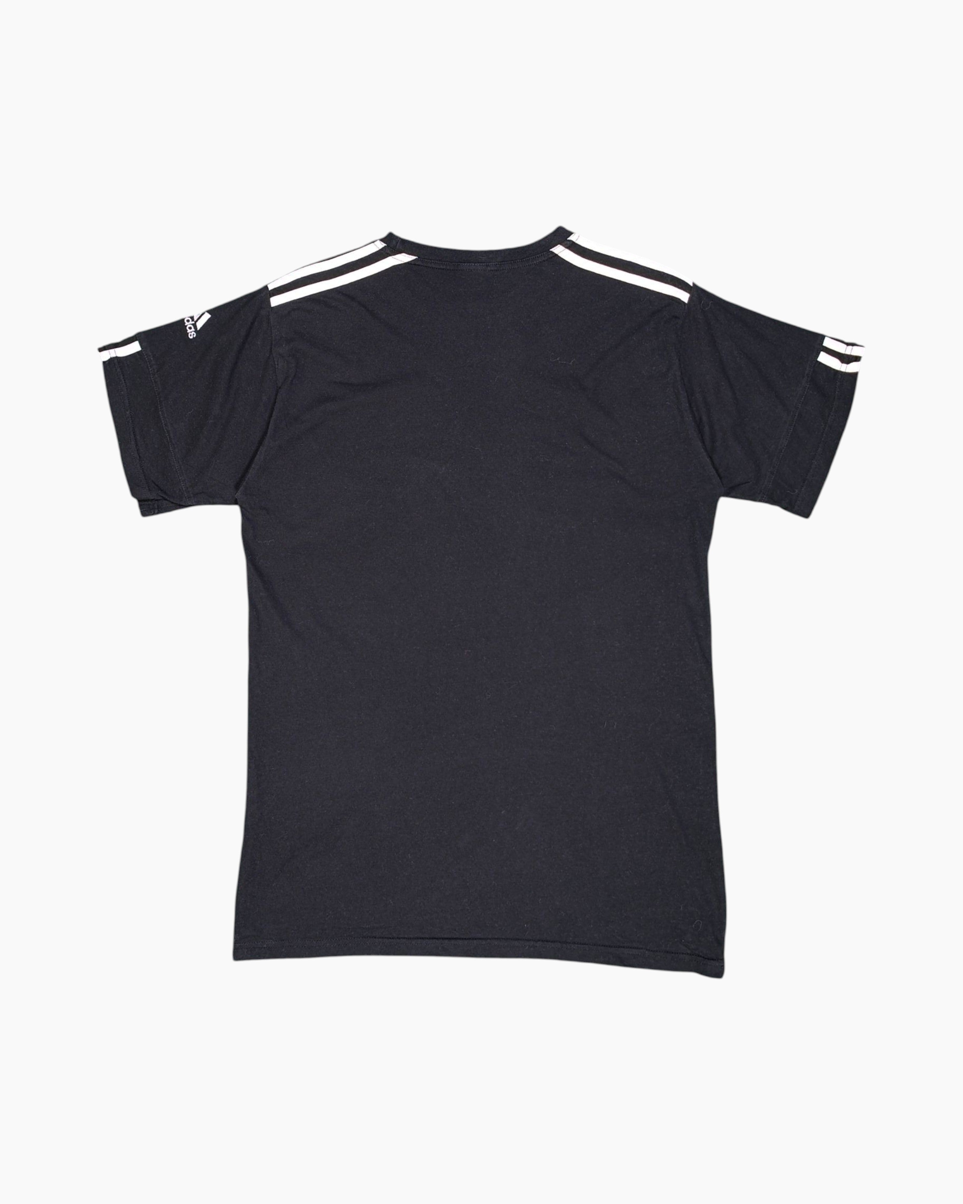 Back Vintage 90s/2000s adidas Graphic T-Shirt – Black EQUIPMENT Crew