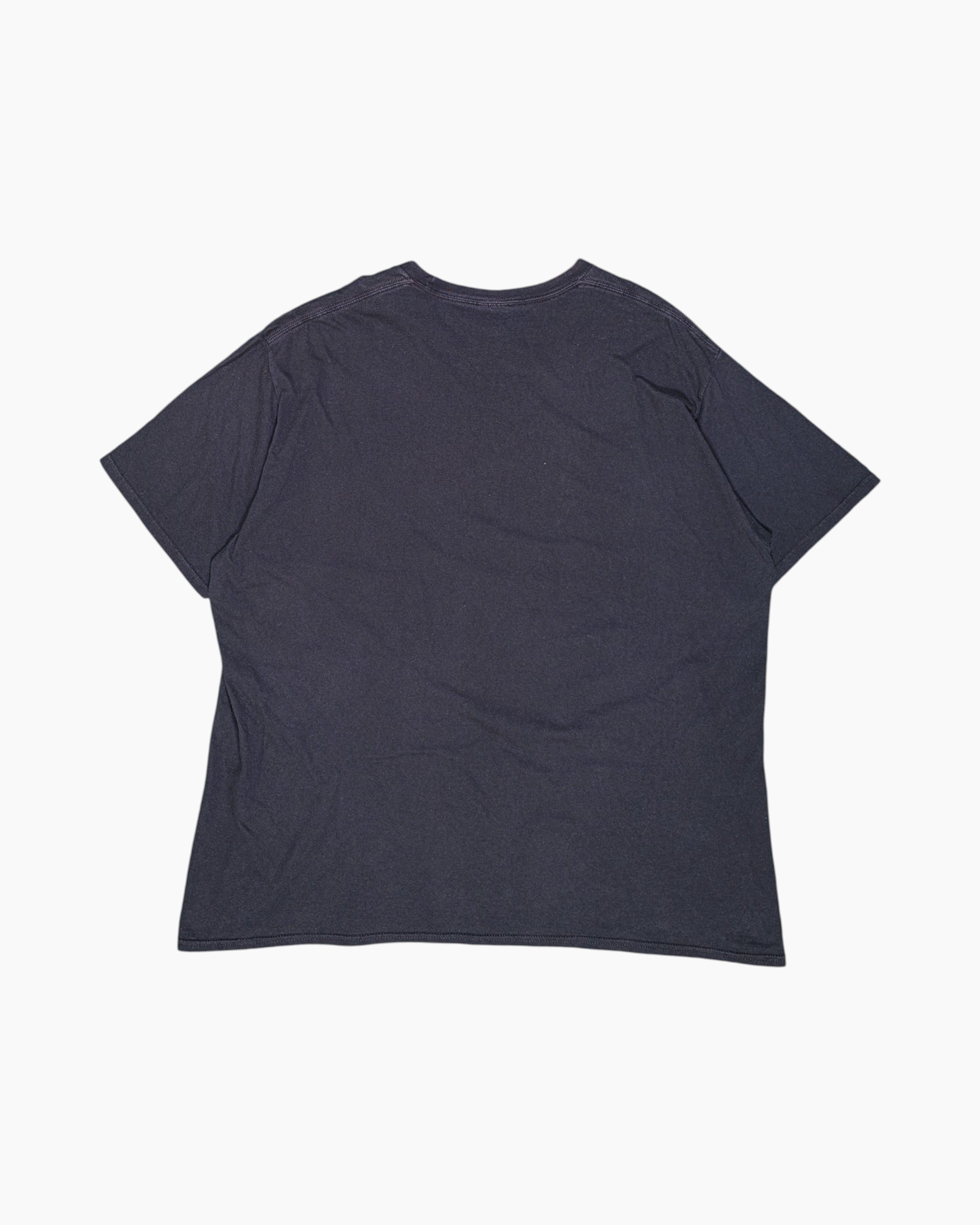 Back Pre-owned Port & Company Graphic T-Shirt – Black Faux-Distressed Racing Graphic