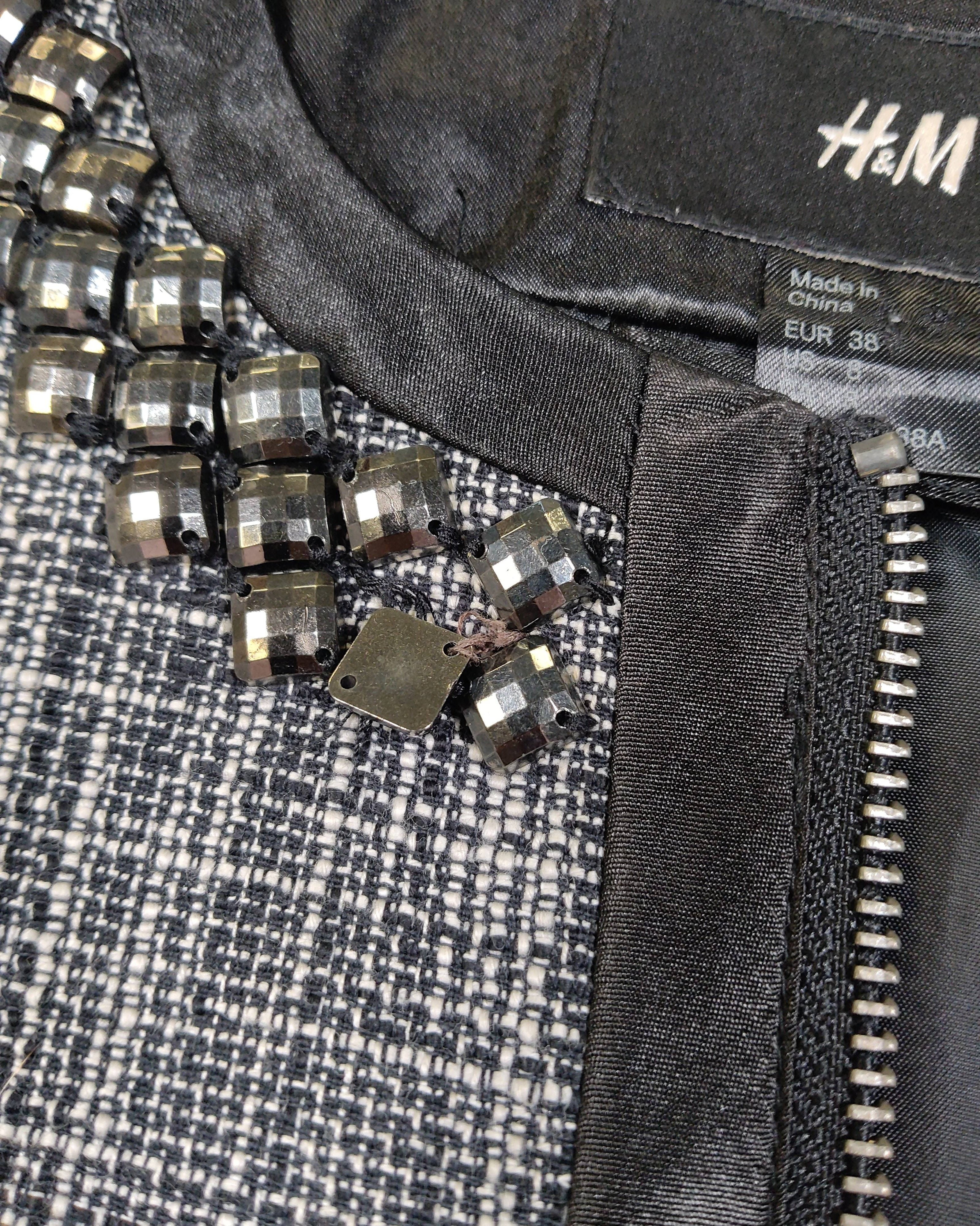 Extra-1 Pre-owned H&M Cropped Tweed Jacket – Multicolor Beaded Neckline