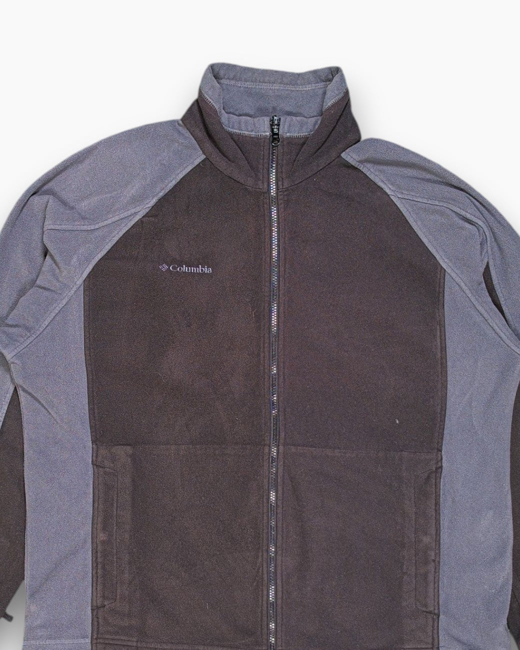 Front-detail-1 Pre-owned Columbia Sportswear Company Full-Zip Fleece Jacket – Gray Contrast Paneling