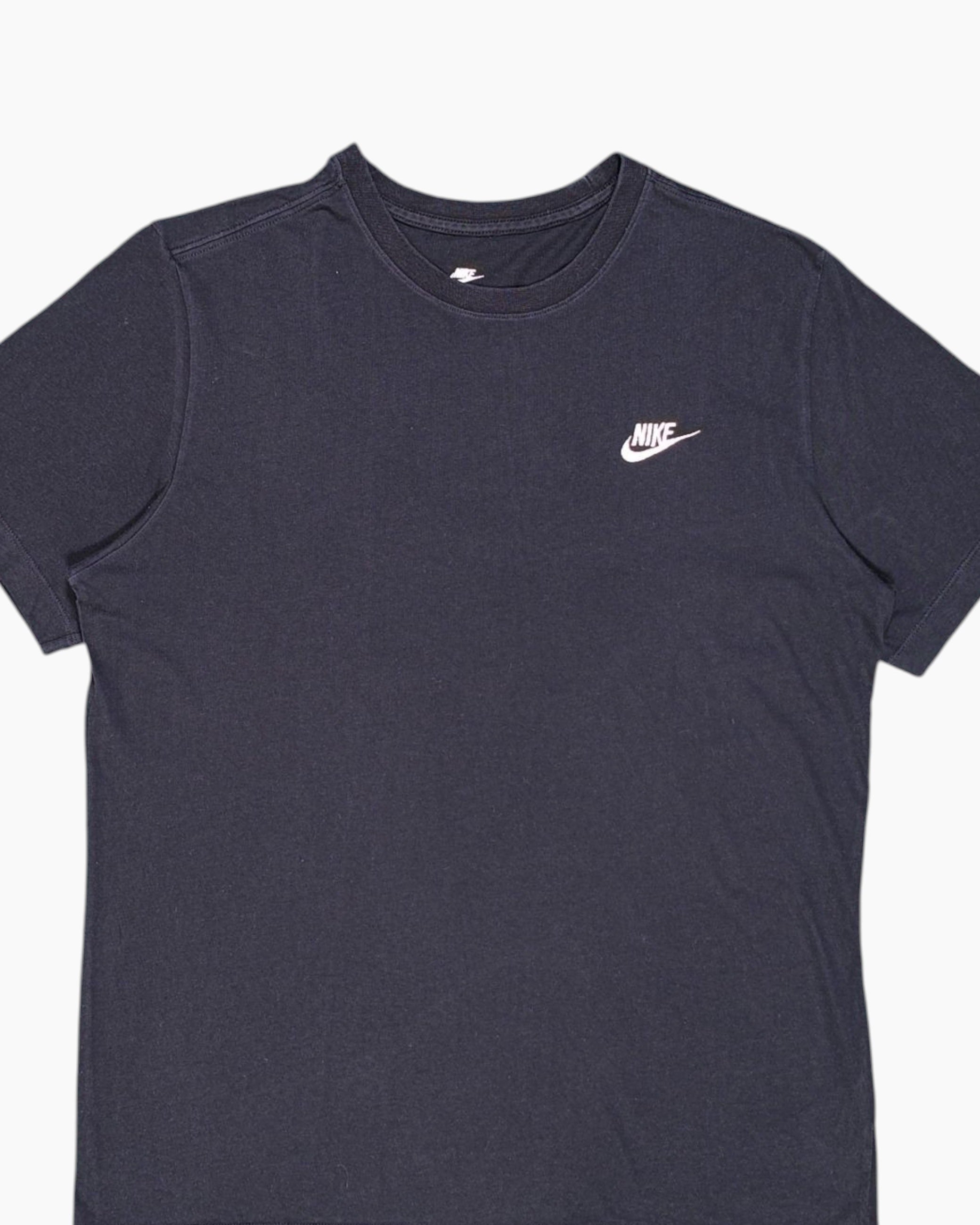 Front-detail-1 Pre-owned Nike Graphic T-Shirt – Black Small Swoosh