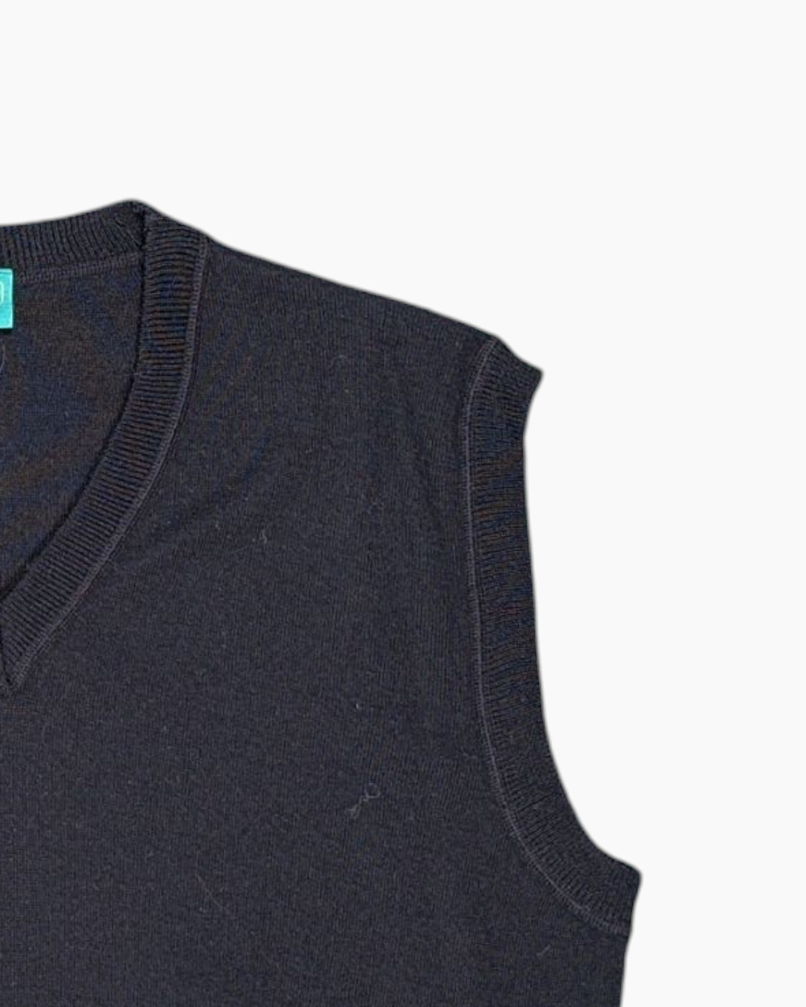 Front-detail-2 Vintage 90s/2000s canda Sleeveless Sweater Vest – Black Ribbed V‑Neck