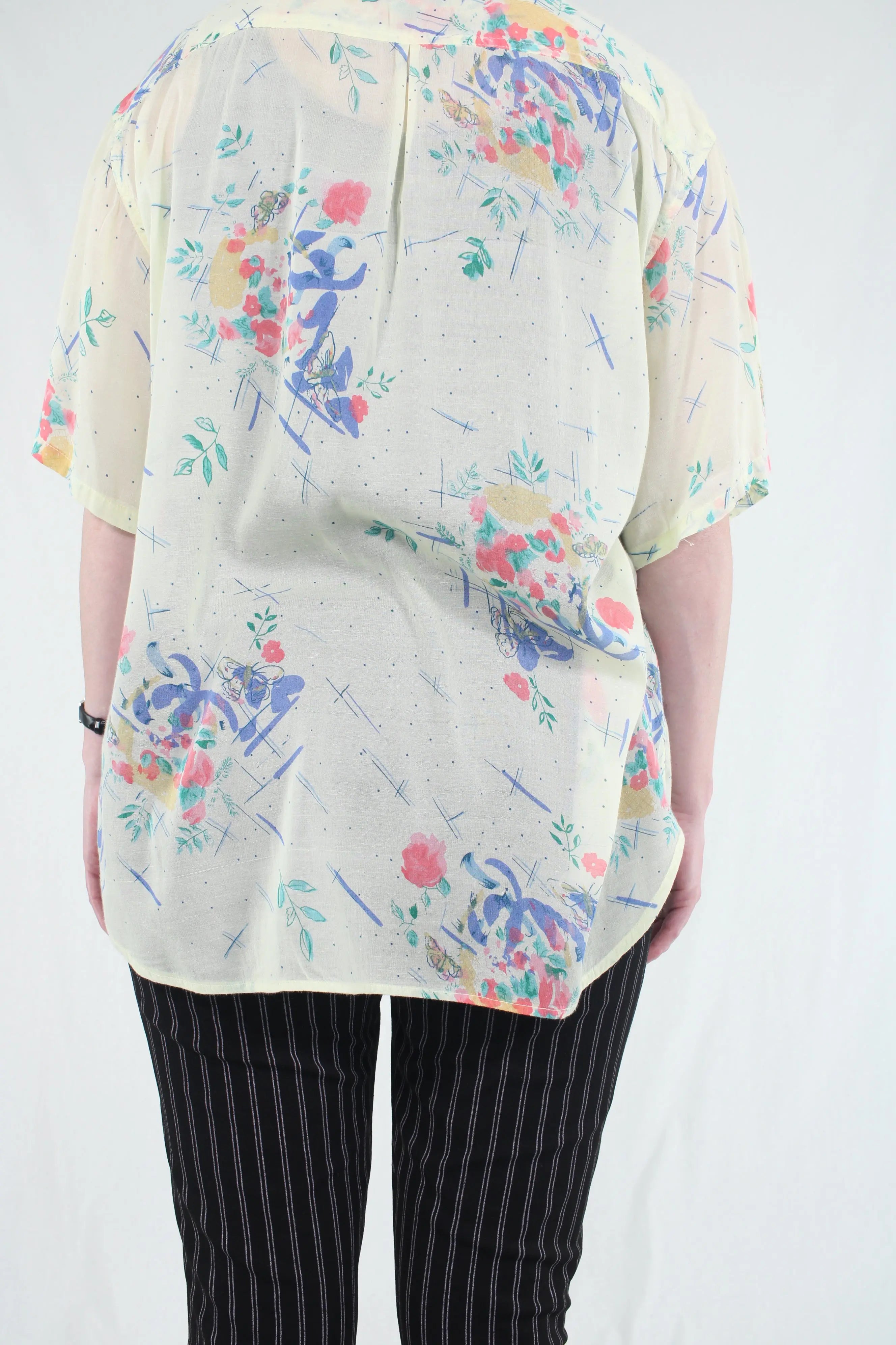 4 Seasons - Vintage Patterned Short Sleeve Blouse- ThriftTale.com - Vintage and second handclothing