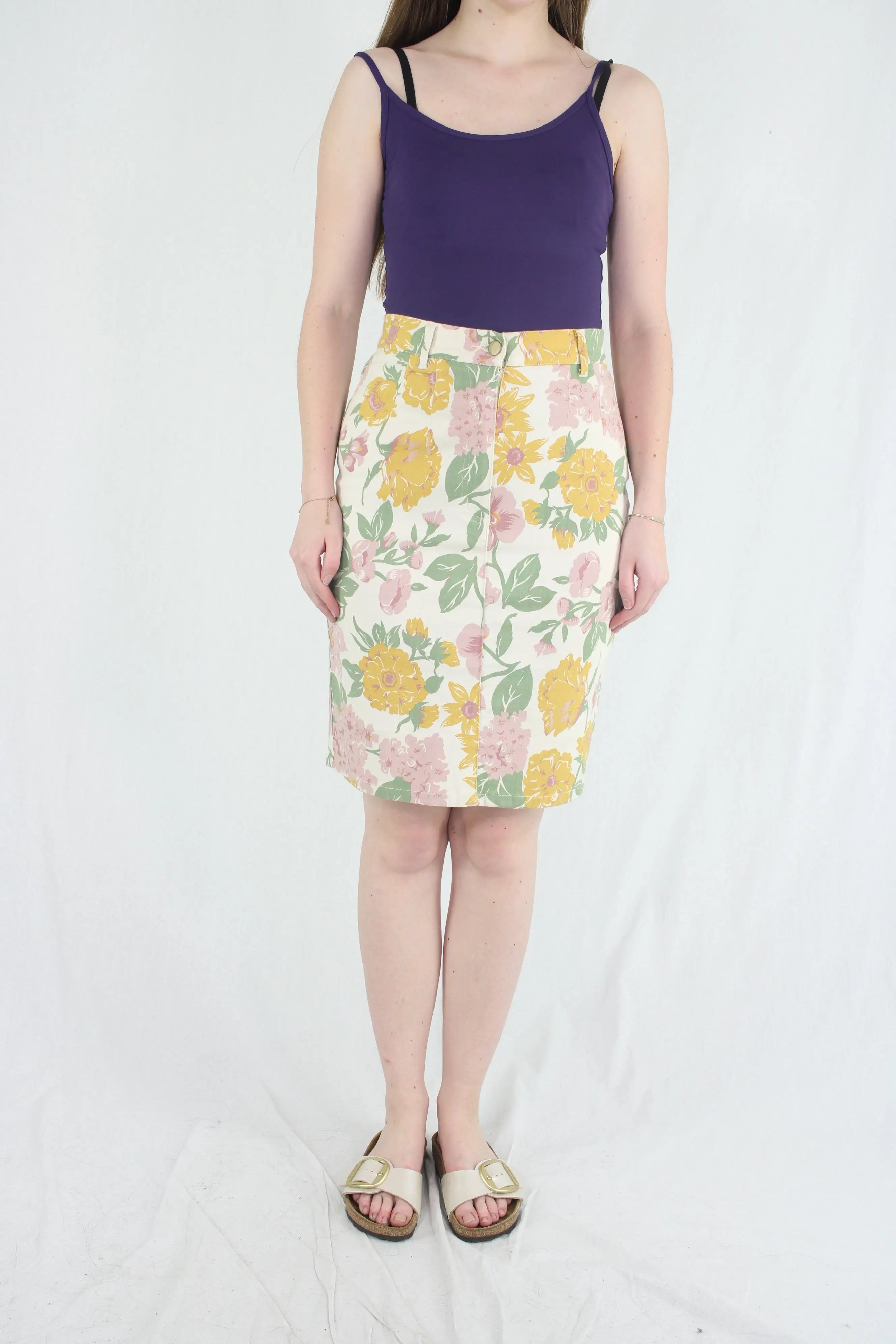 Apart Fashion - 80s Pencil Skirt with Floral Print- ThriftTale.com - Vintage and second handclothing