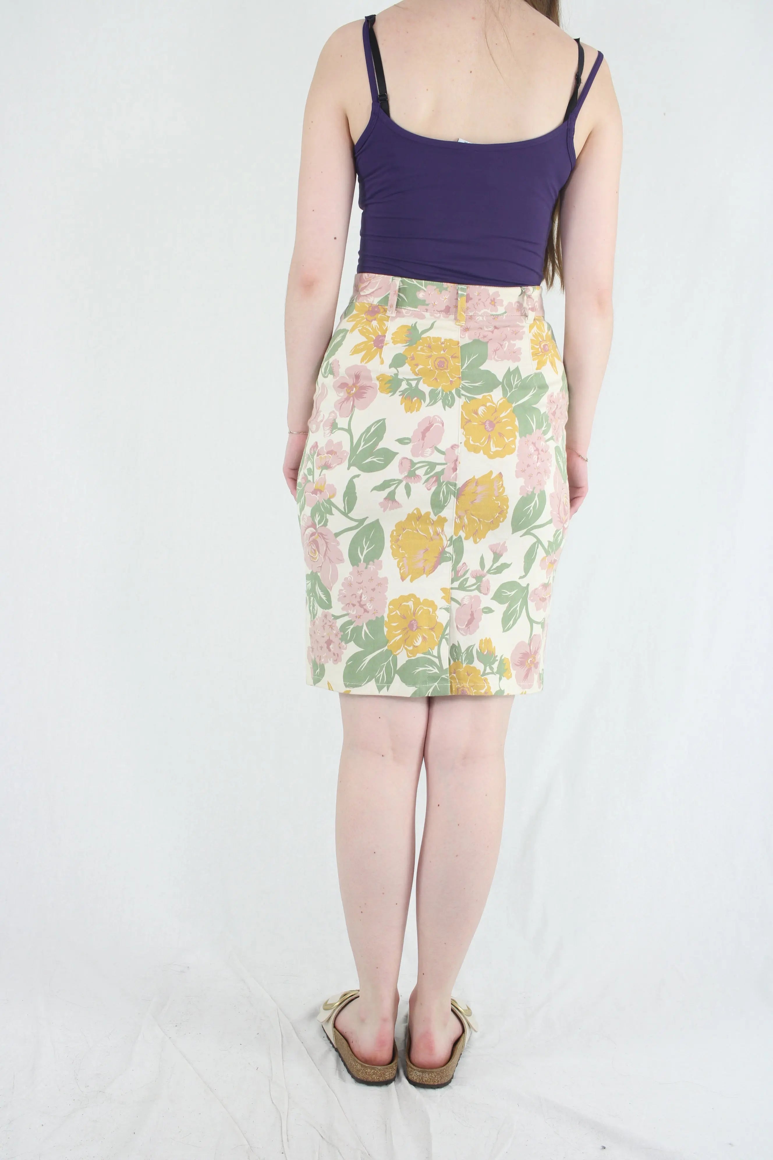 Apart Fashion - 80s Pencil Skirt with Floral Print- ThriftTale.com - Vintage and second handclothing
