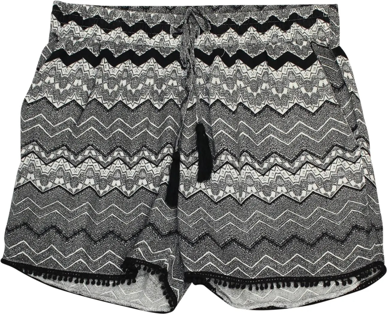 Atmosphere - Grey Aztec Print Shorts- ThriftTale.com - Vintage and second handclothing