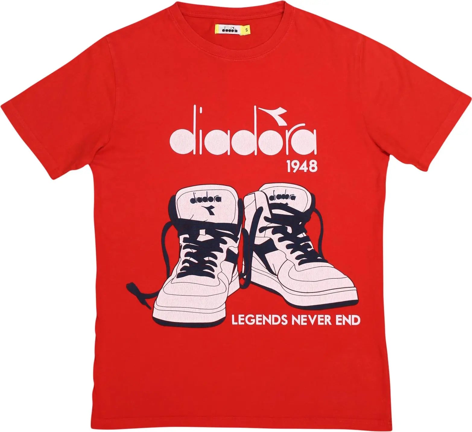 Diadora - Red T-shirt by Diadora- ThriftTale.com - Vintage and second handclothing