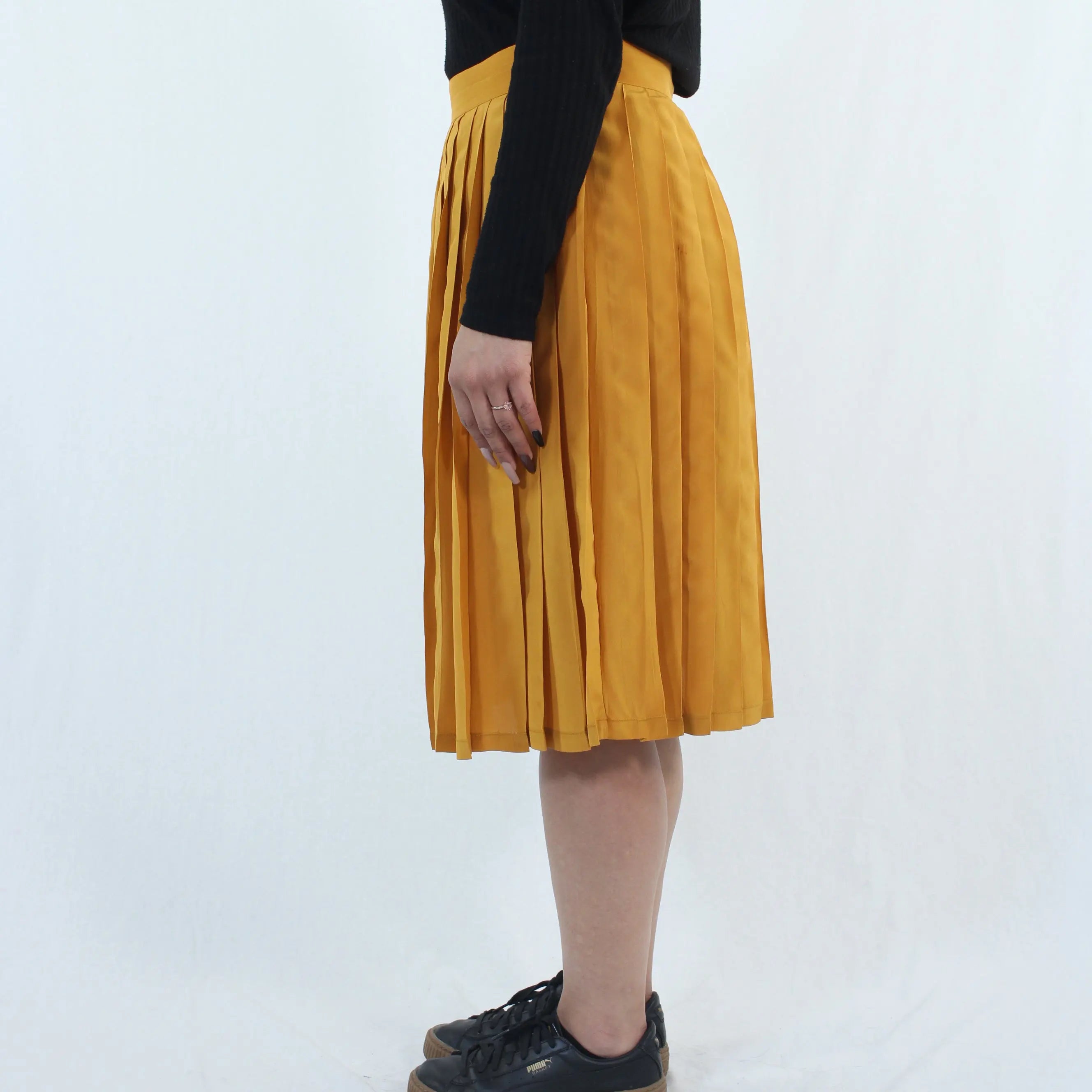 Genny - 80s Silk Pleated Skirt by Genny- ThriftTale.com - Vintage and second handclothing