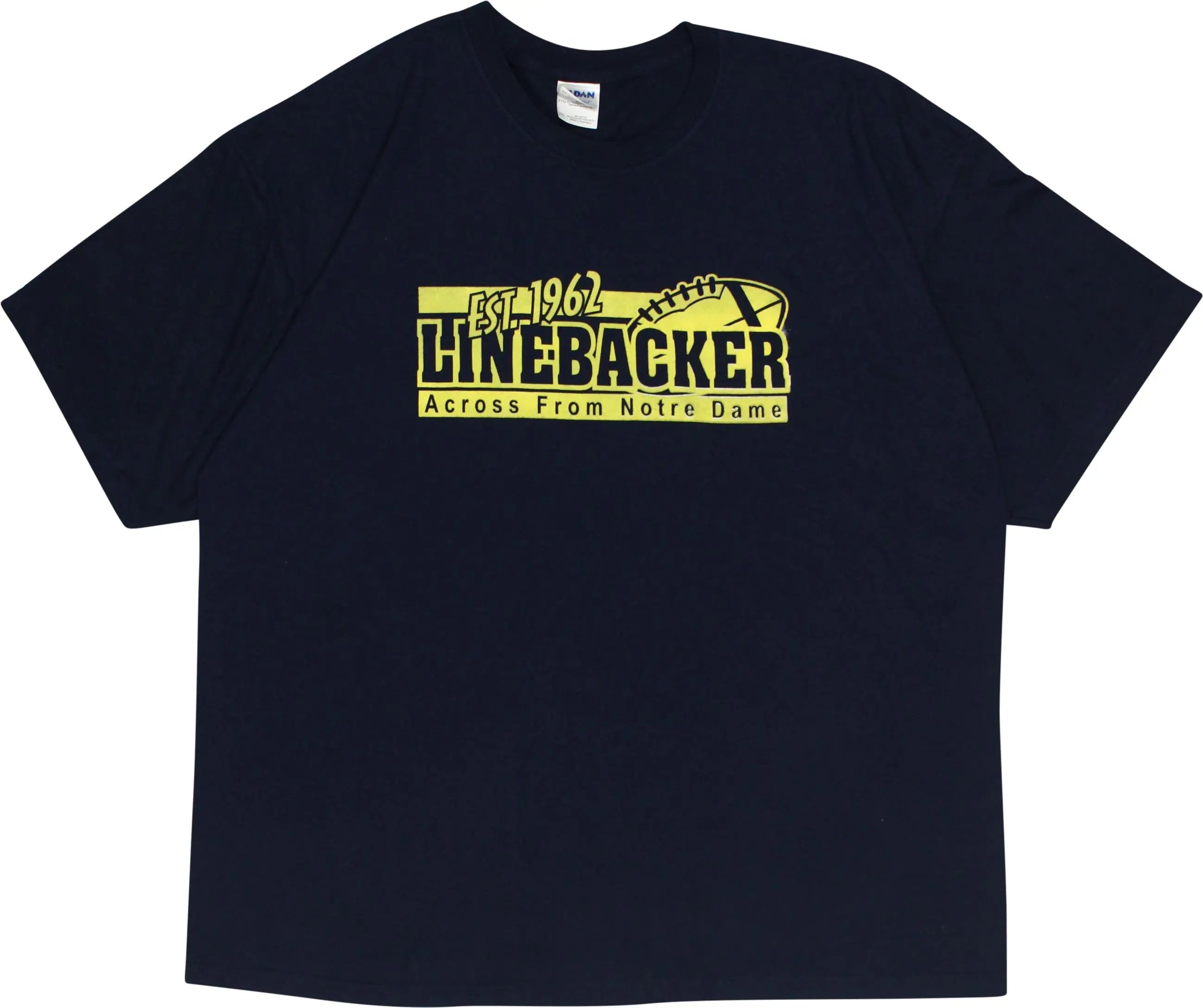 Gildan - Line-Backer T-Shirt- ThriftTale.com - Vintage and second handclothing