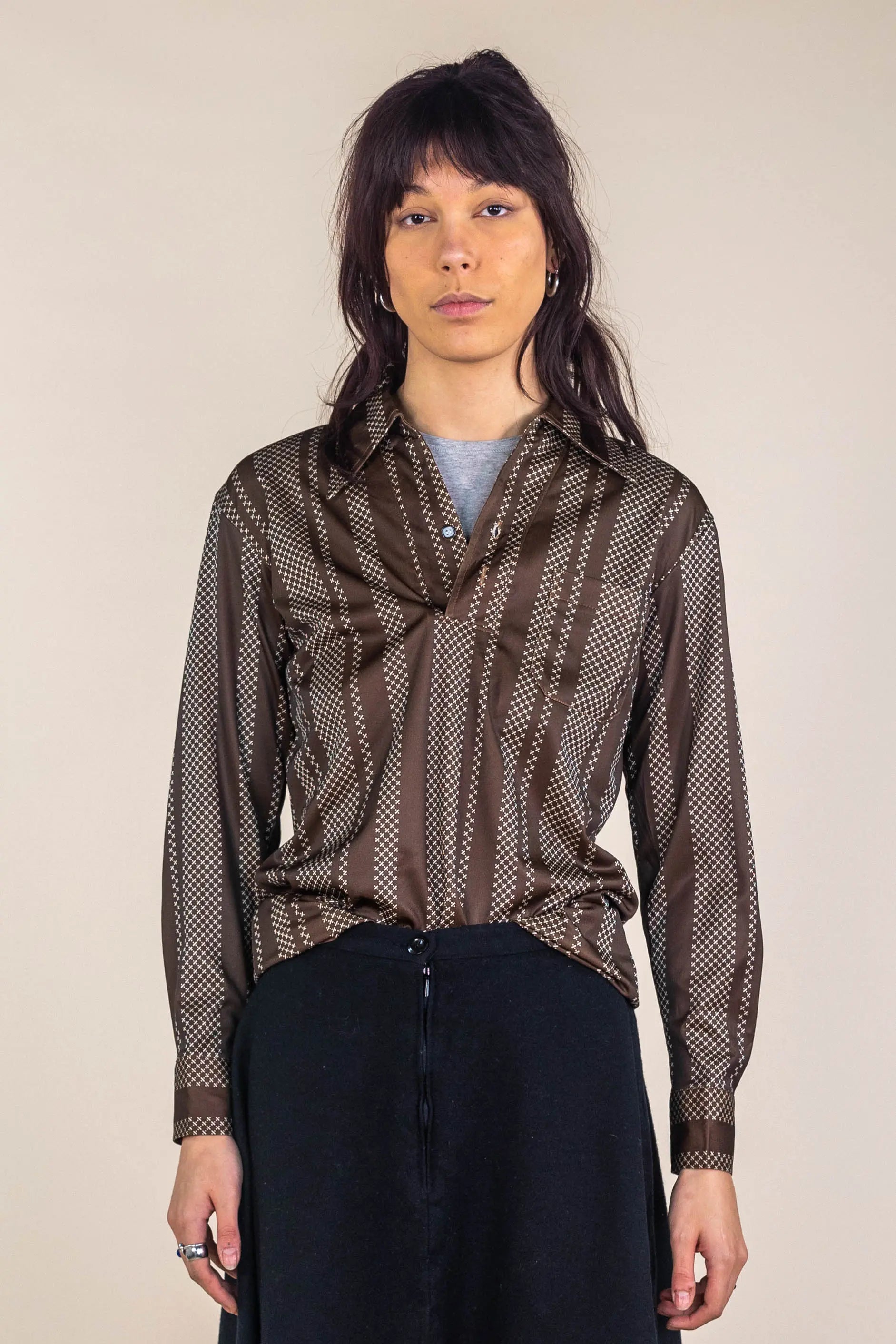 Grandeur - 70s Vintage Brown Dagger Collar Shirt- ThriftTale.com - Vintage and second handclothing