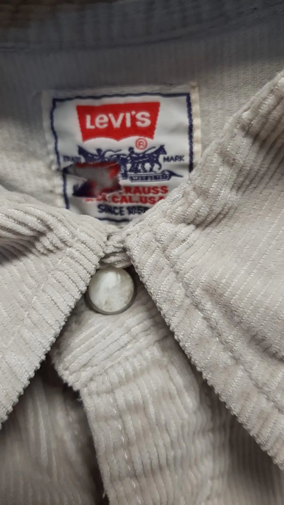 Levi's - Corduroy Shirt by Levi's- ThriftTale.com - Vintage and second handclothing