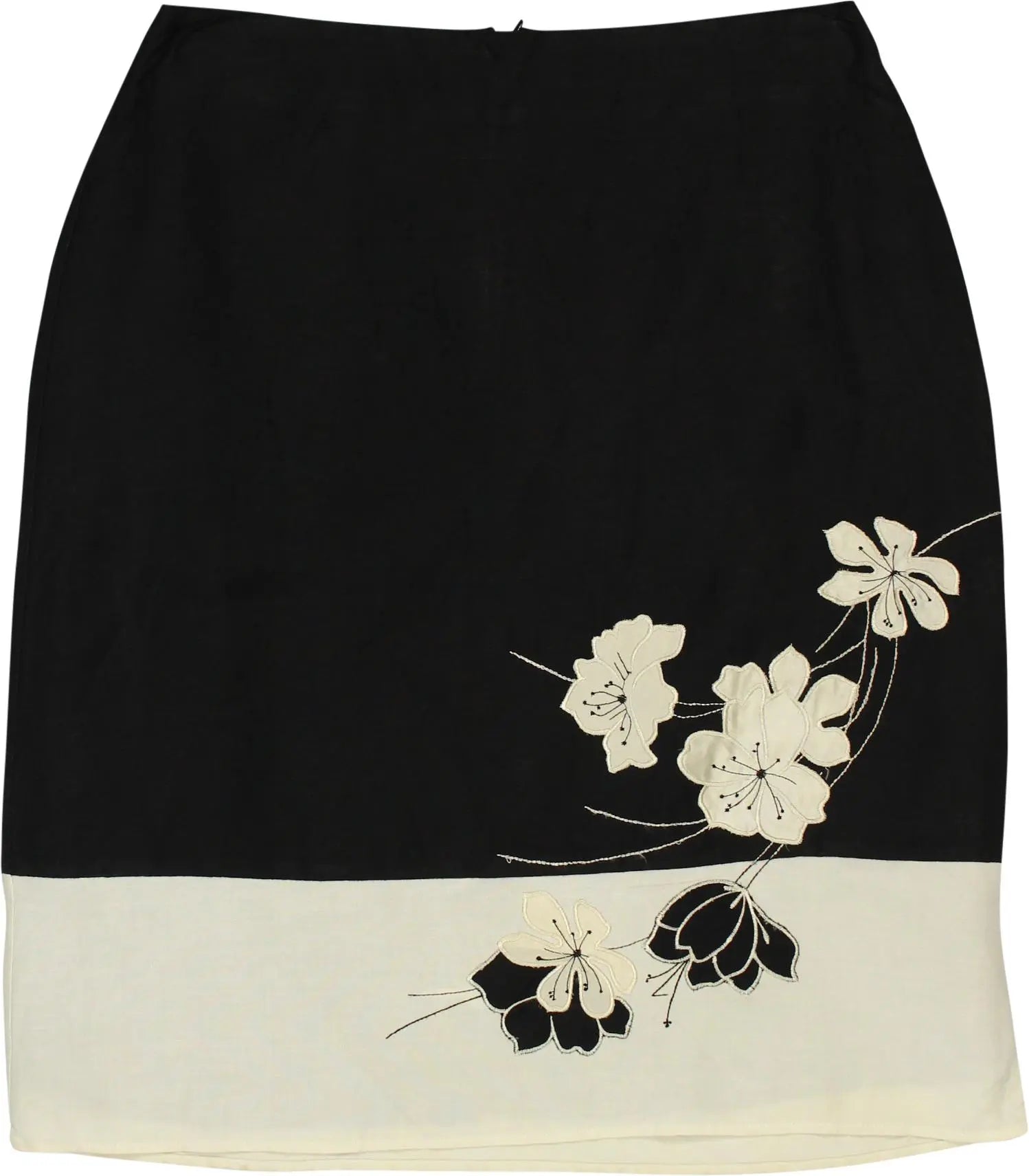 Lynn Cantin - Embroidered Floral Skirt- ThriftTale.com - Vintage and second handclothing