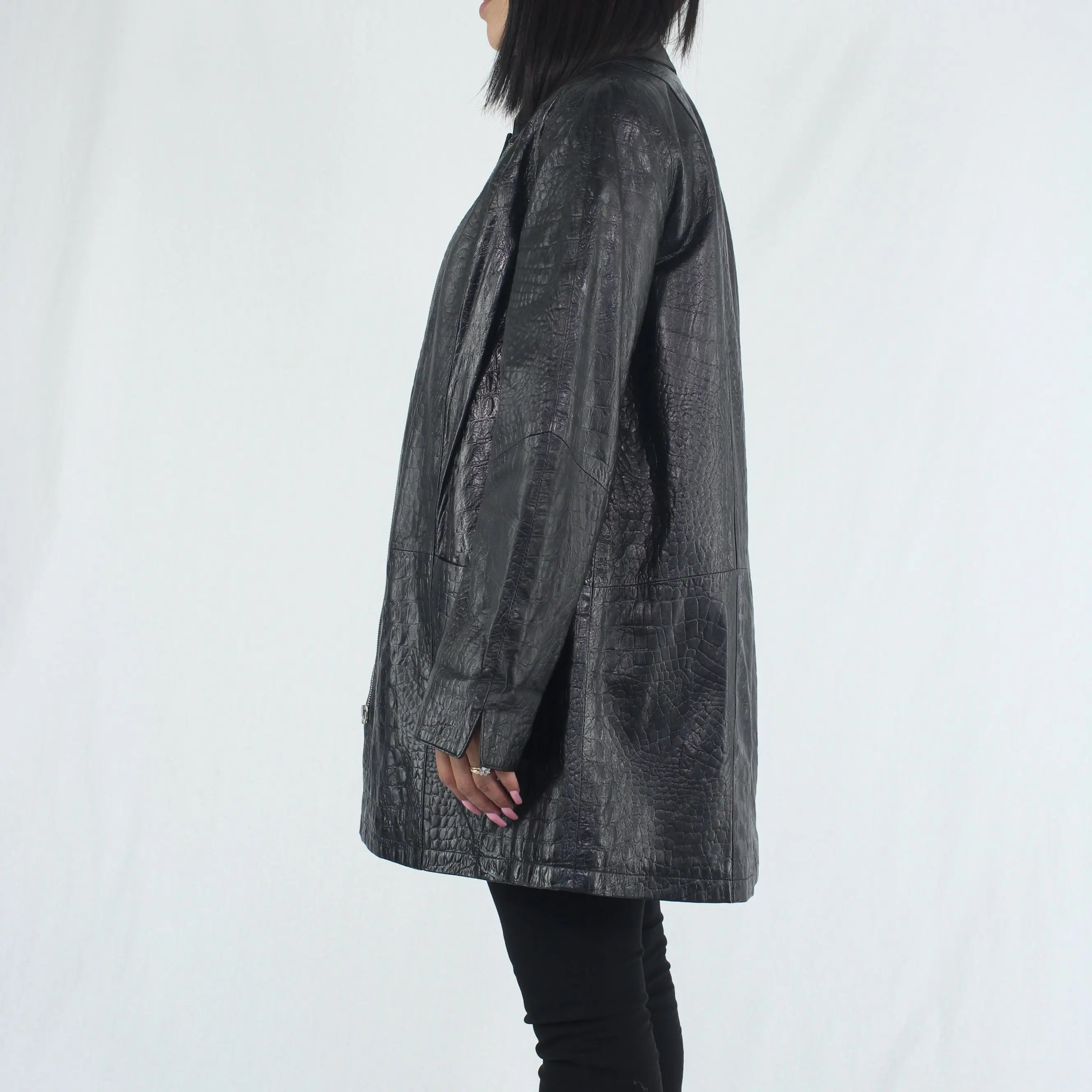 Madeleine - Black Leather Coat- ThriftTale.com - Vintage and second handclothing