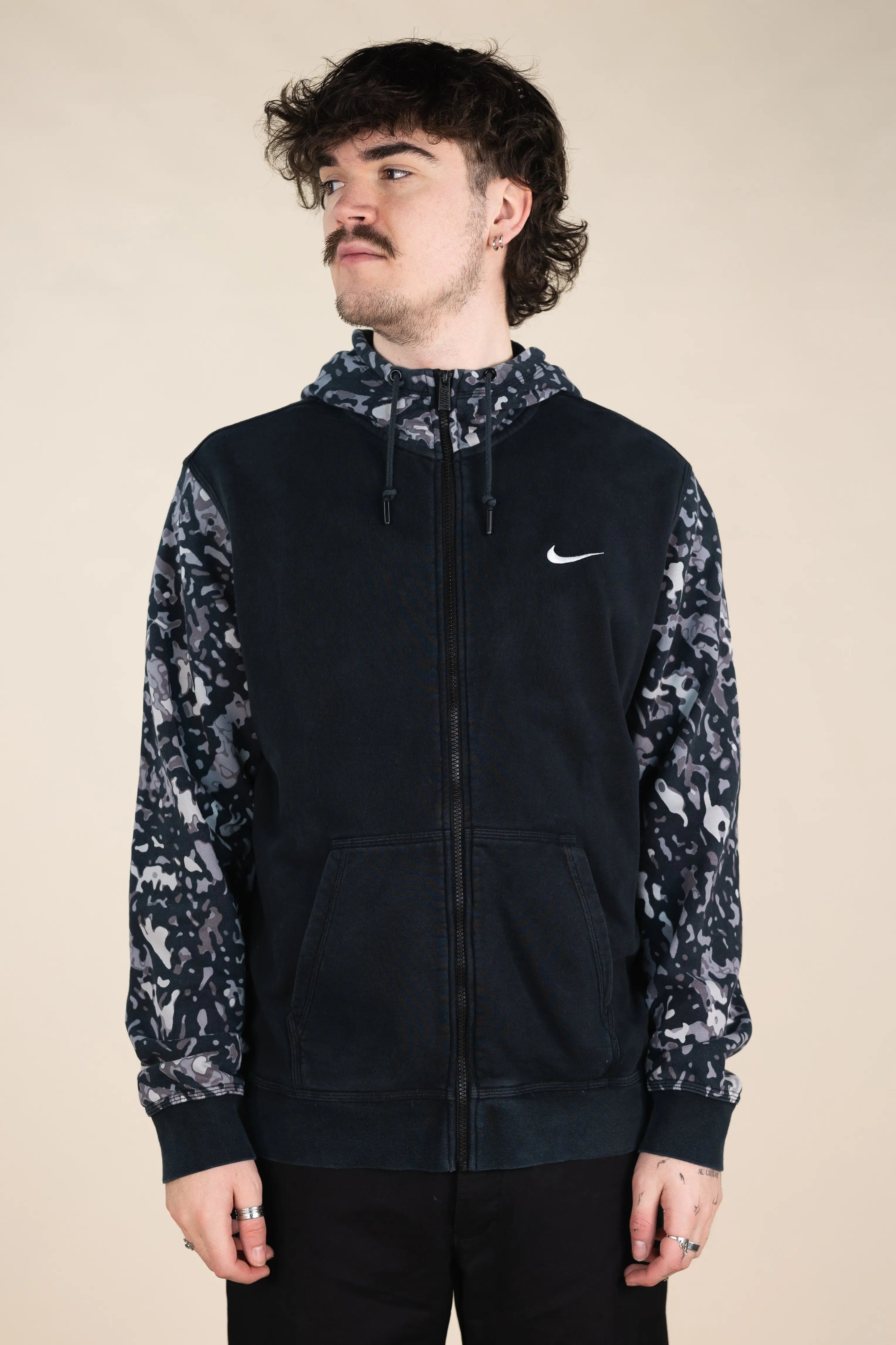 Nike - Zip Up Hoodie- ThriftTale.com - Vintage and second handclothing