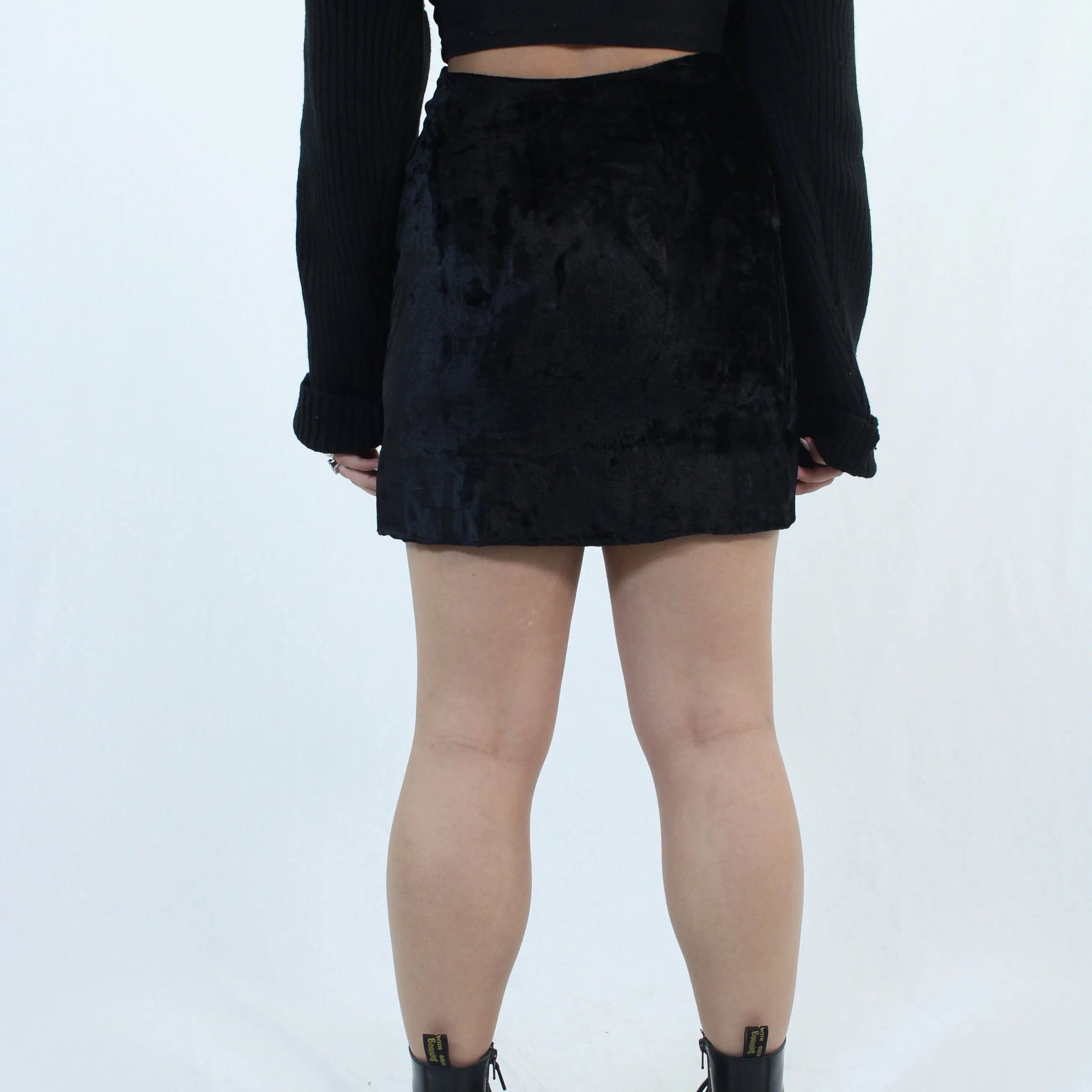 Pamela - Black Velvet Skirt- ThriftTale.com - Vintage and second handclothing