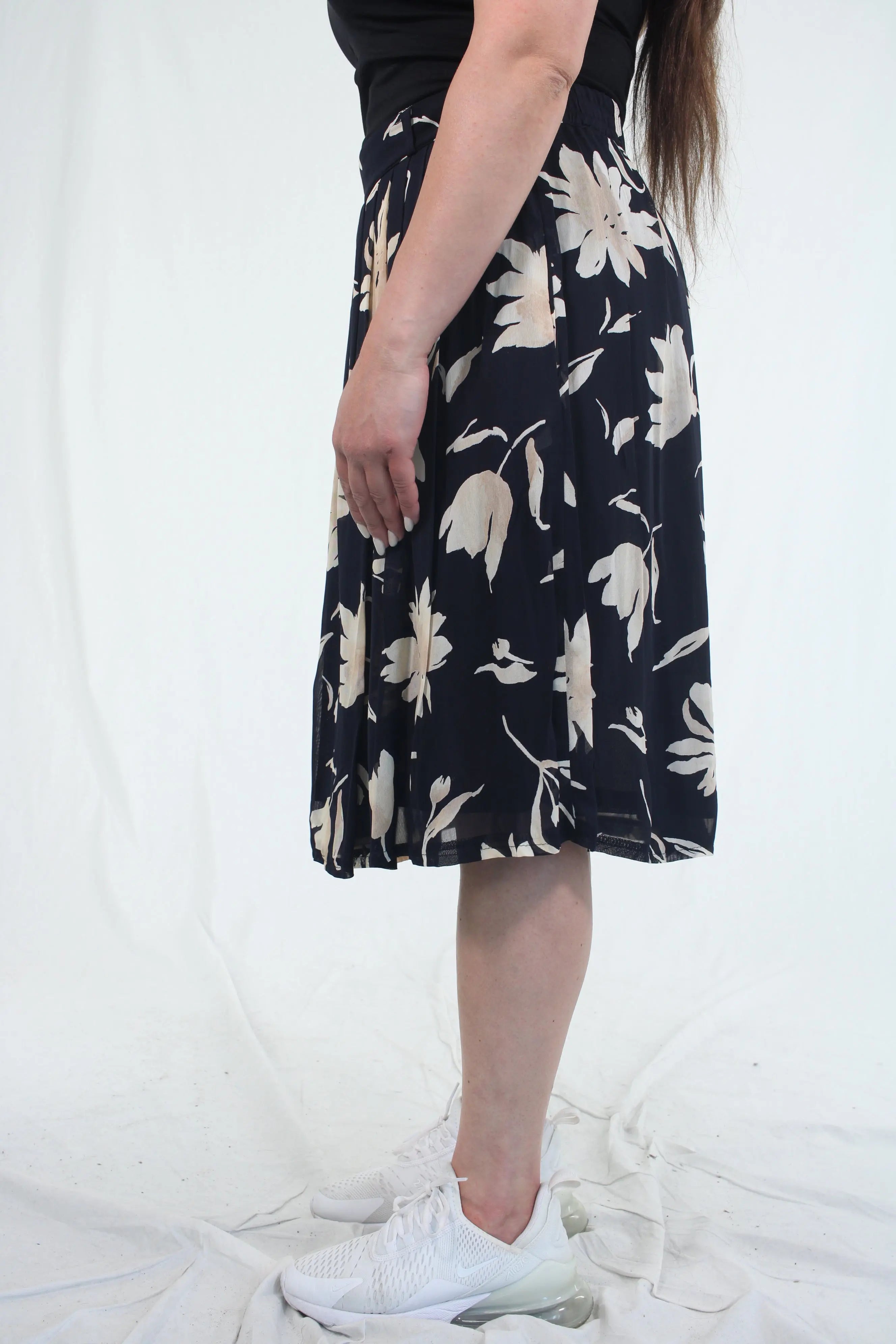 Surprise - Vintage Pleated Floral Skirt- ThriftTale.com - Vintage and second handclothing