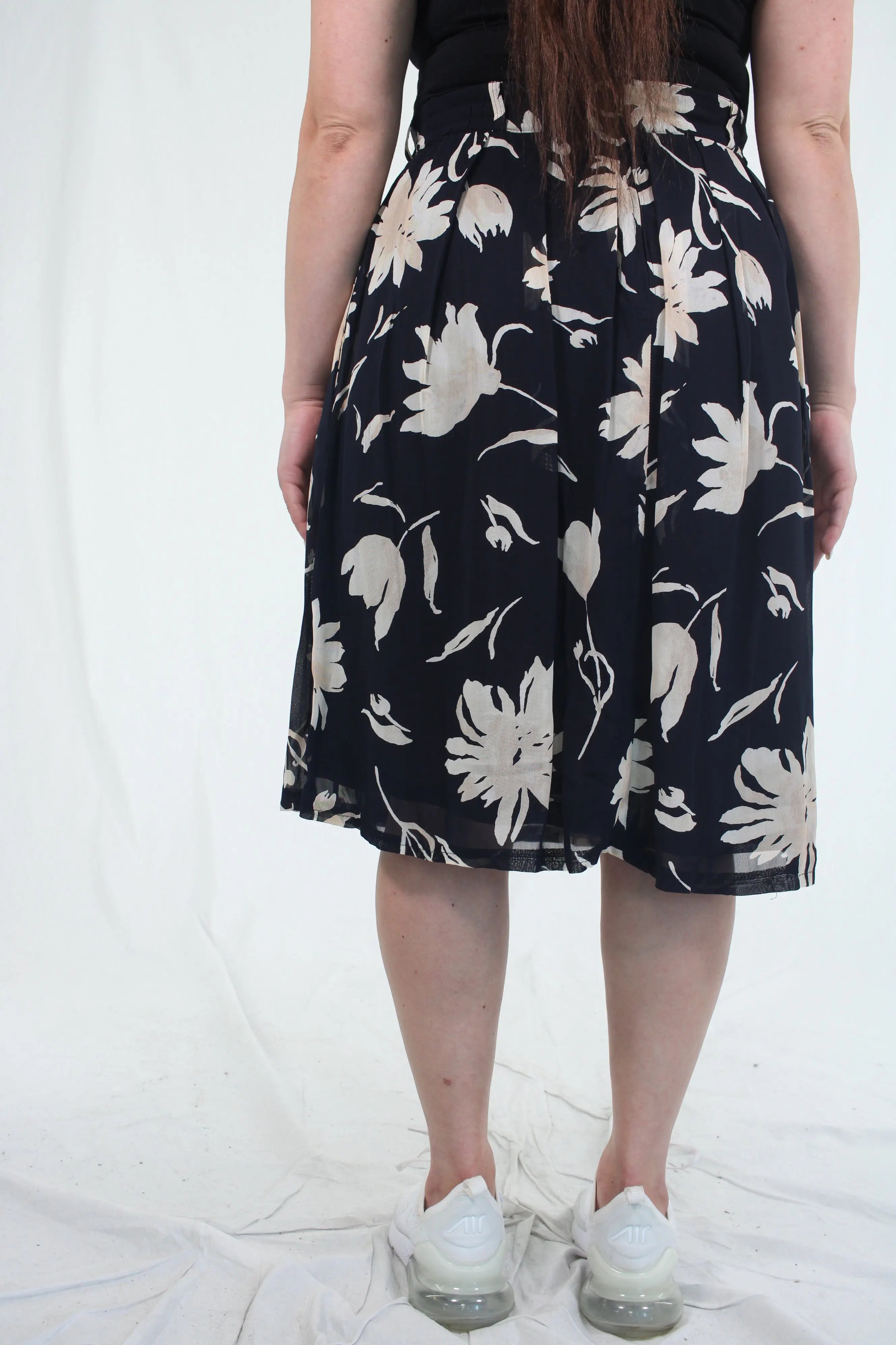 Surprise - Vintage Pleated Floral Skirt- ThriftTale.com - Vintage and second handclothing