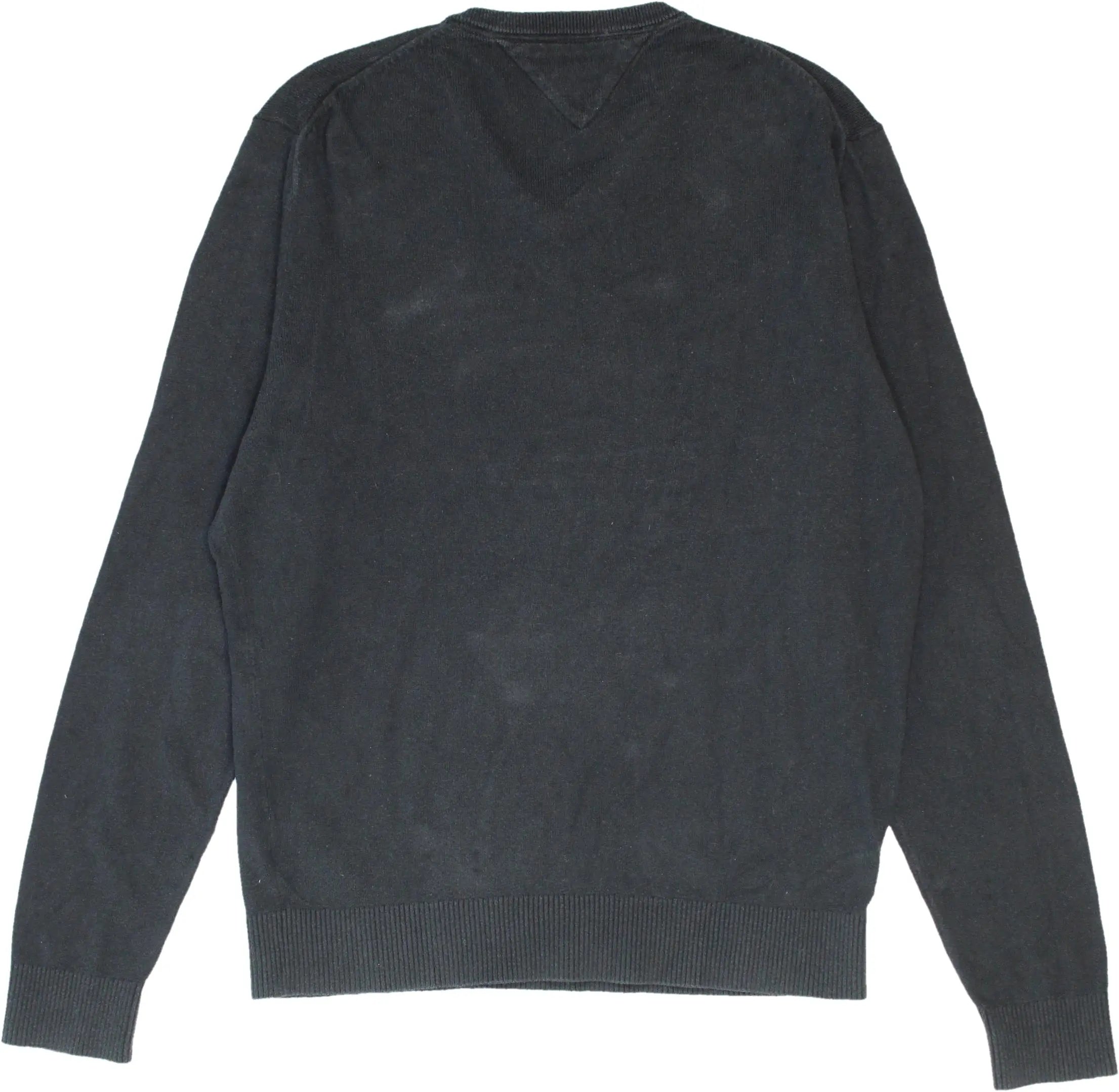Tommy Hilfiger - Tommy Hilfiger Black V-Neck Sweater- ThriftTale.com - Vintage and second handclothing