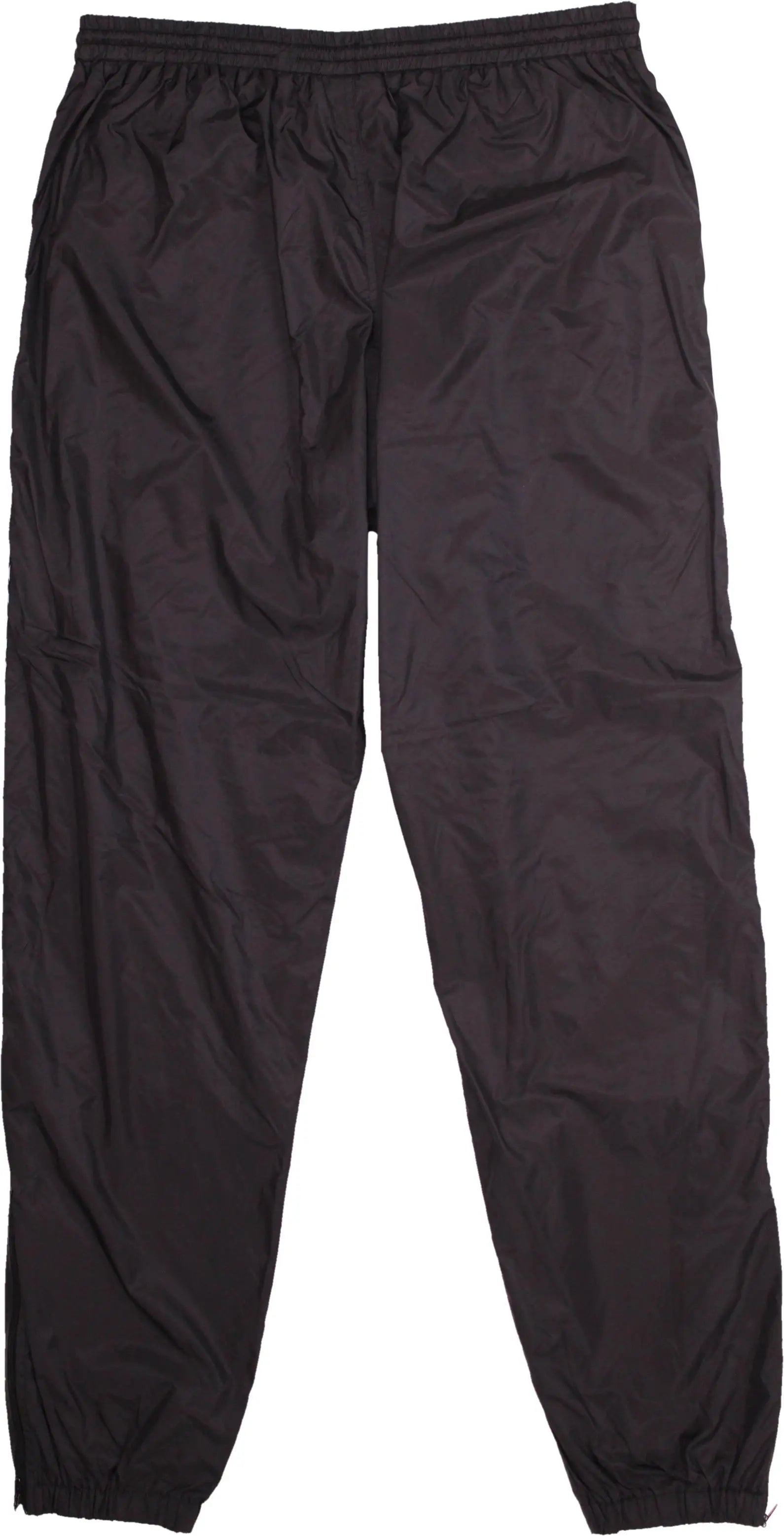 Umbro - Black Track Pants by Umbro- ThriftTale.com - Vintage and second handclothing