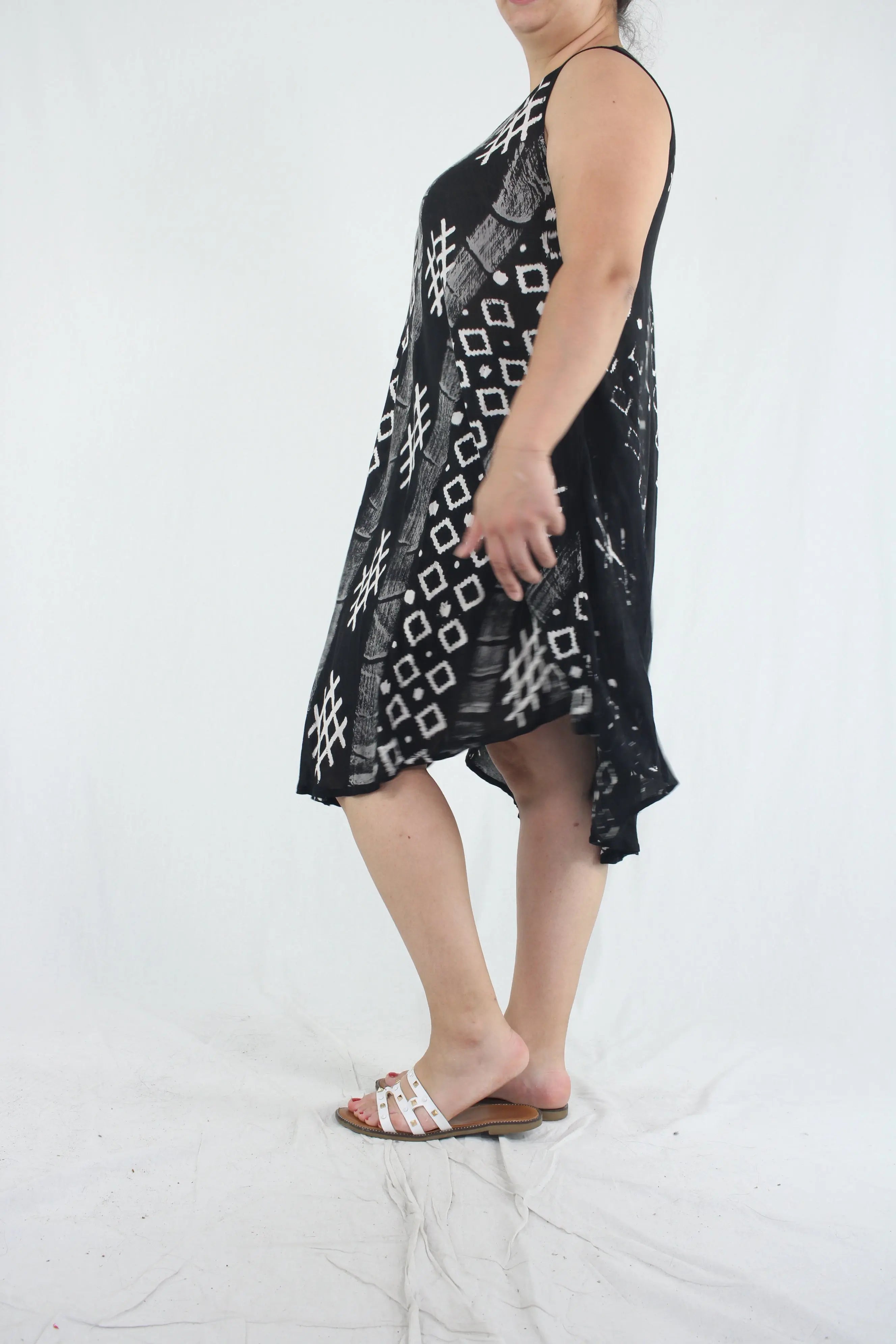 Unknown - Black Patterned Dress- ThriftTale.com - Vintage and second handclothing