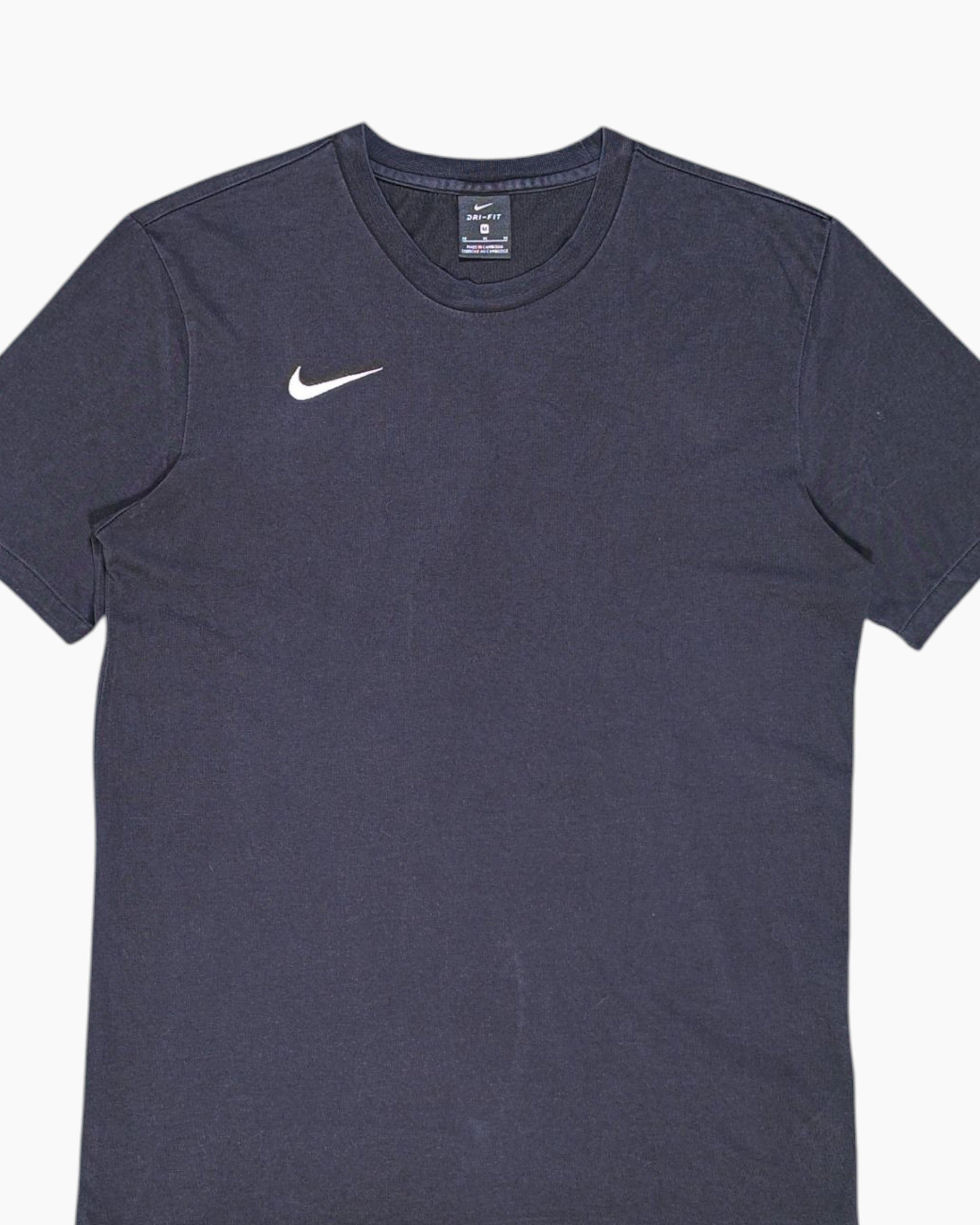 Front-detail-1 Pre-owned Nike Graphic T-Shirt – Black Dri-FIT Swoosh
