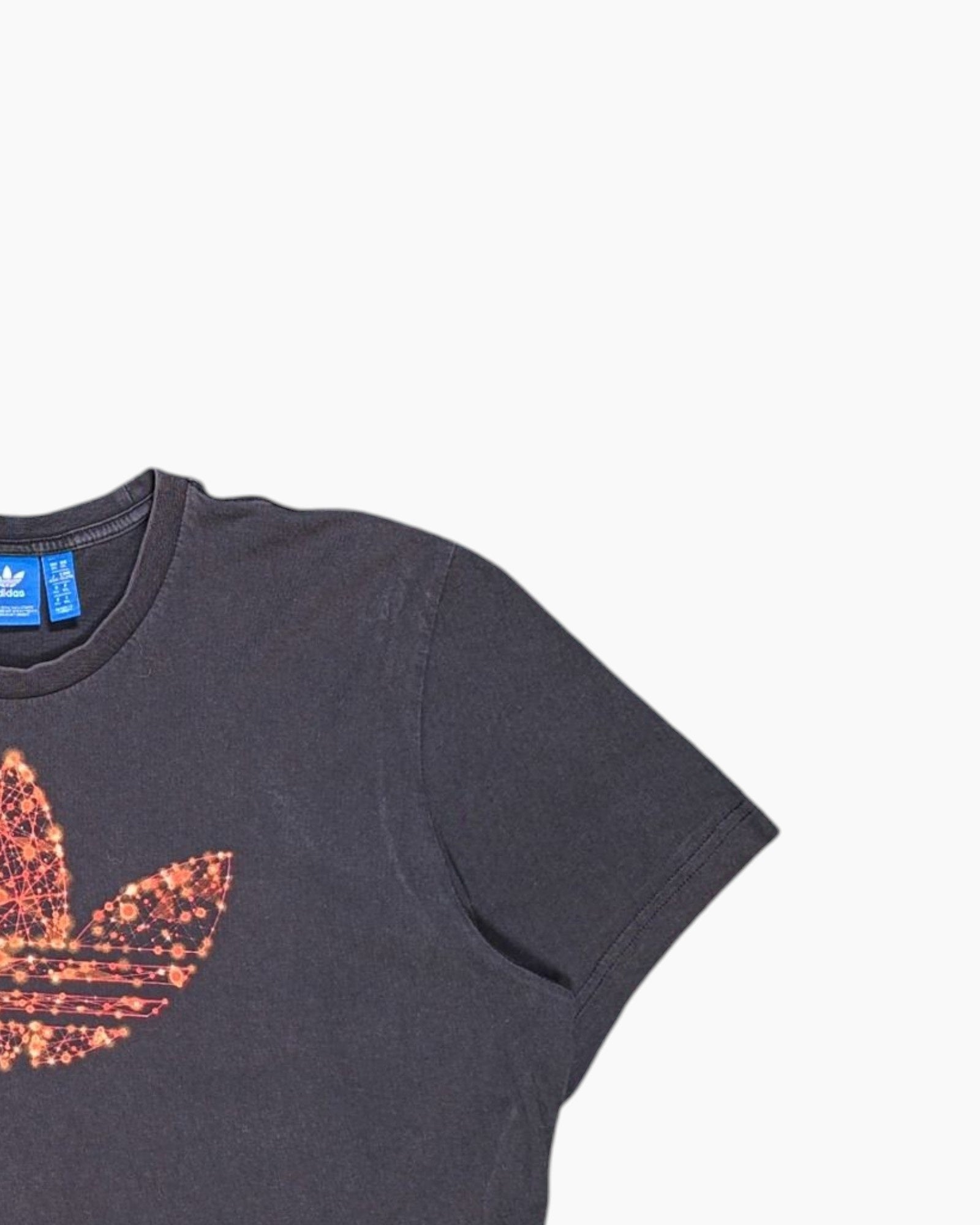 Front-detail-2 Pre-owned adidas Graphic T-Shirt – Black Front Print