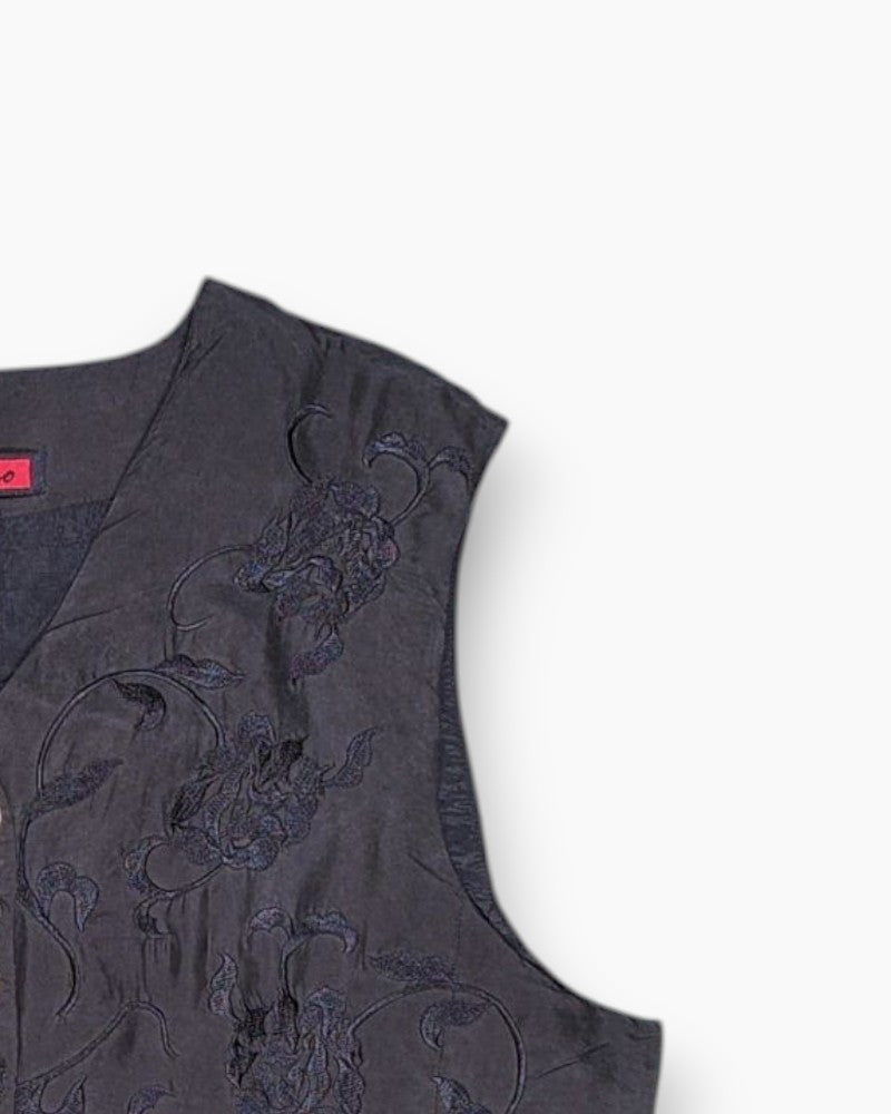 Front-detail-2 Vintage 80s/90s avítano Sleeveless Button Front Top – Black Floral Jacquard