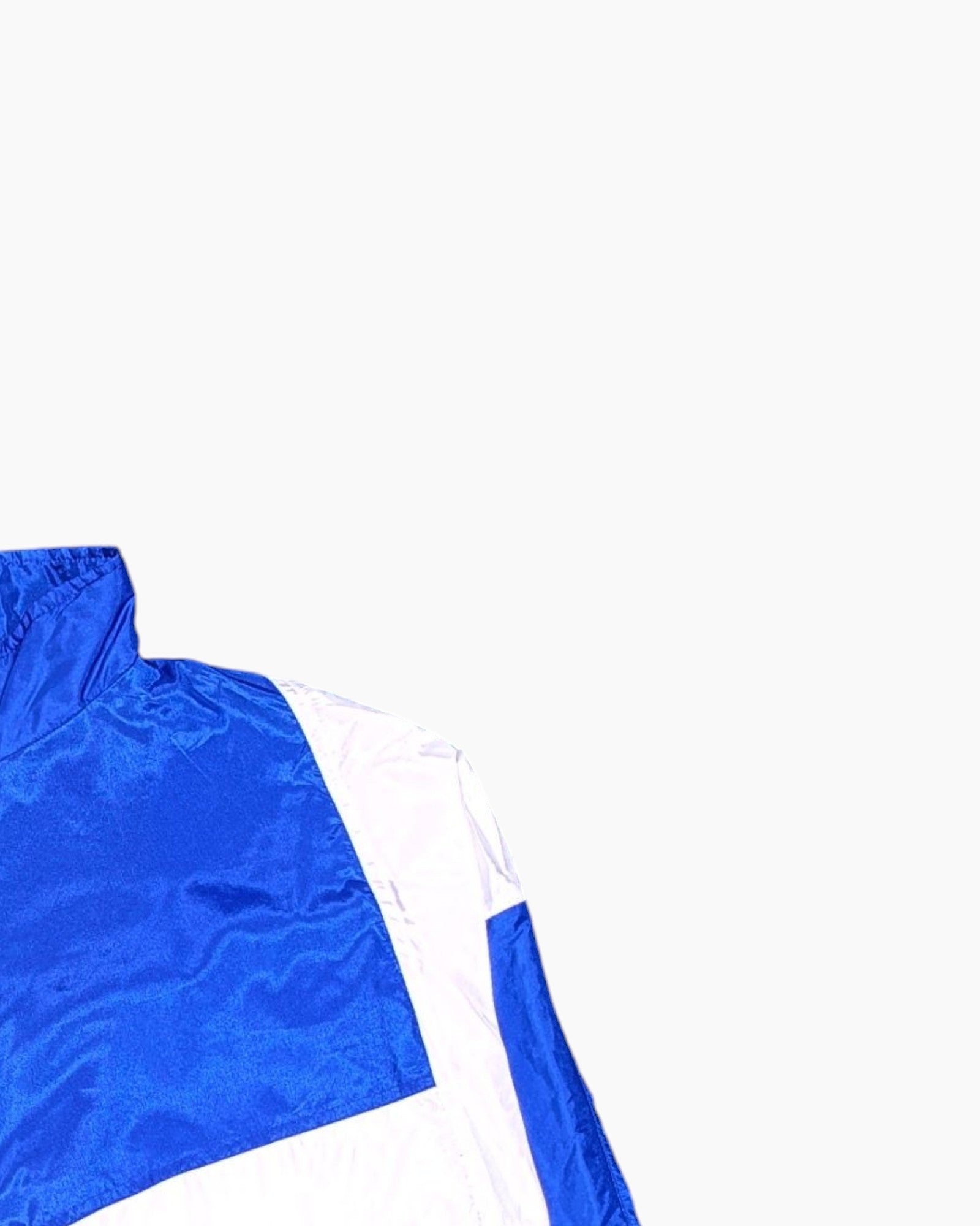Front-detail-2 Vintage 80s/90s uhlsport Windbreaker Jacket – Blue Contrast Paneling